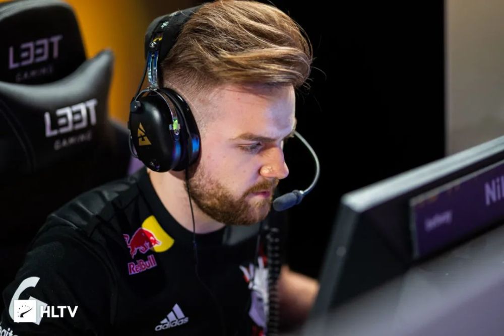 LPL官网显示：Breathe不在RNG大名单内